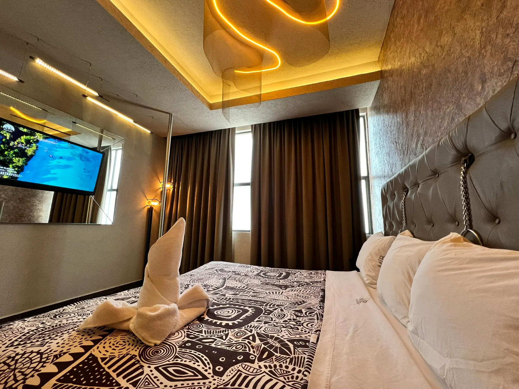 Habitación con iluminación ambiental